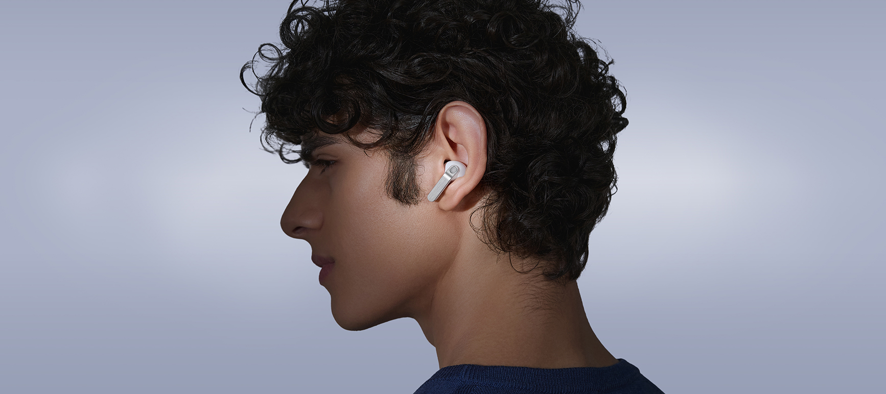 A person wearing Galaxy Buds4 Pro while looking toward the left.